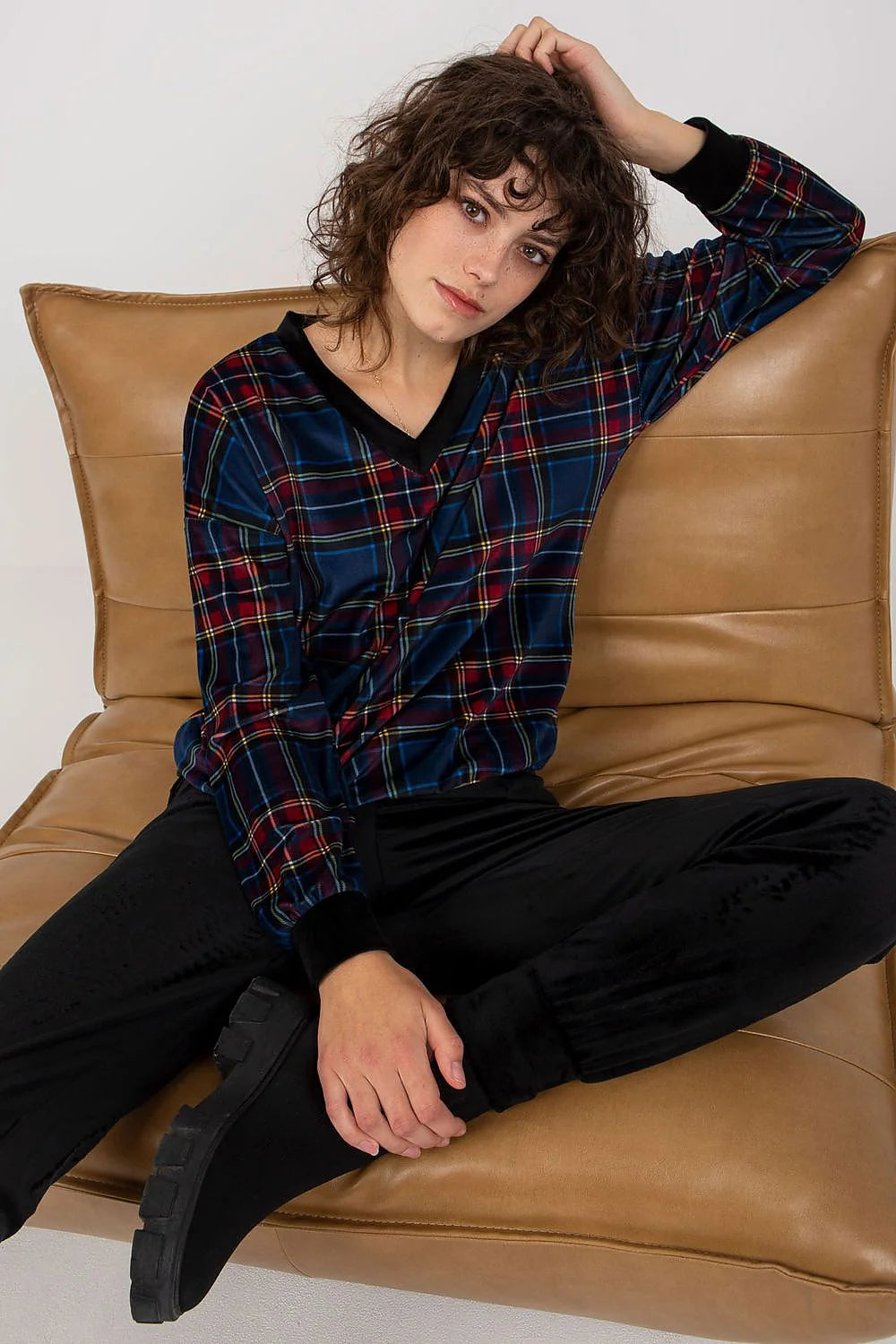 Ensemble Rue Paris velours blouse carreaux tartan rouge colV manches longues poignets noirs pantalon jogger noir taille élastique
