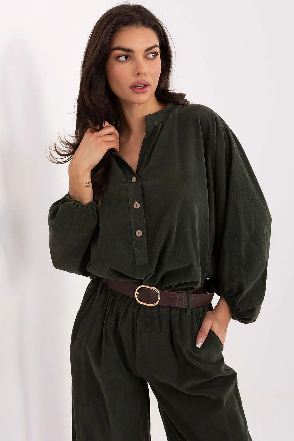 chemisier femme chic décontracté polyester léger confortable manches longues bouffantes féminines décolleté cœur col délicat boutons longueur standard