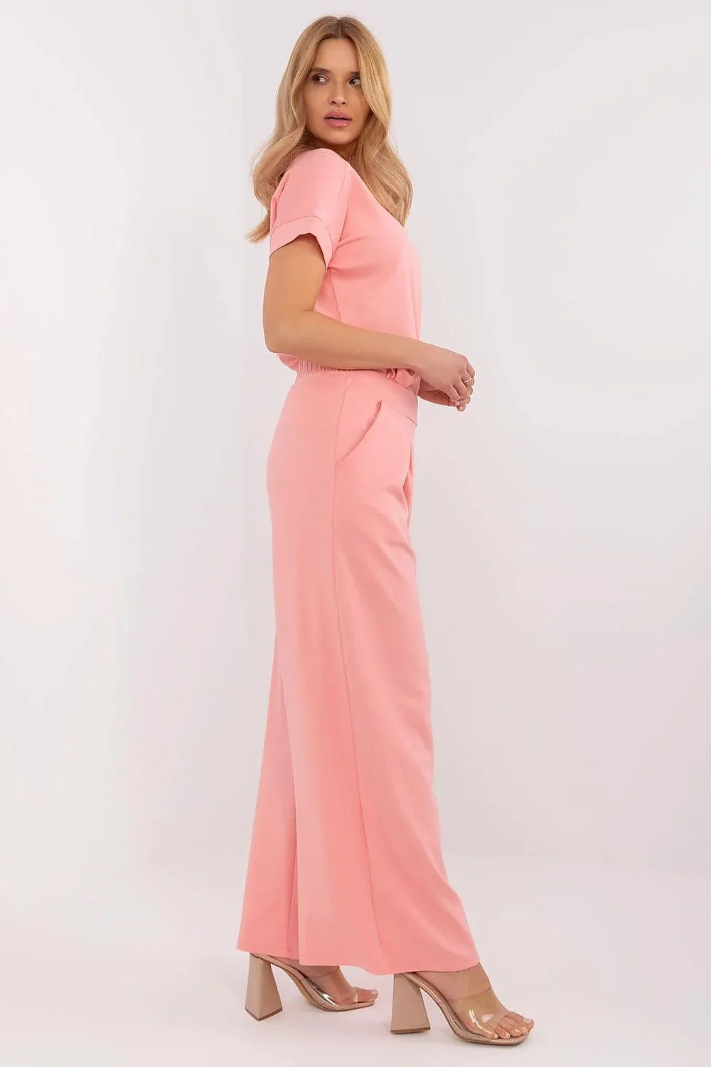 Ensemble deux pièces survêtement Relevance, haut manches courtes, pantalon palazzo, rose pastel, matière douce, stretch, occasion estivale