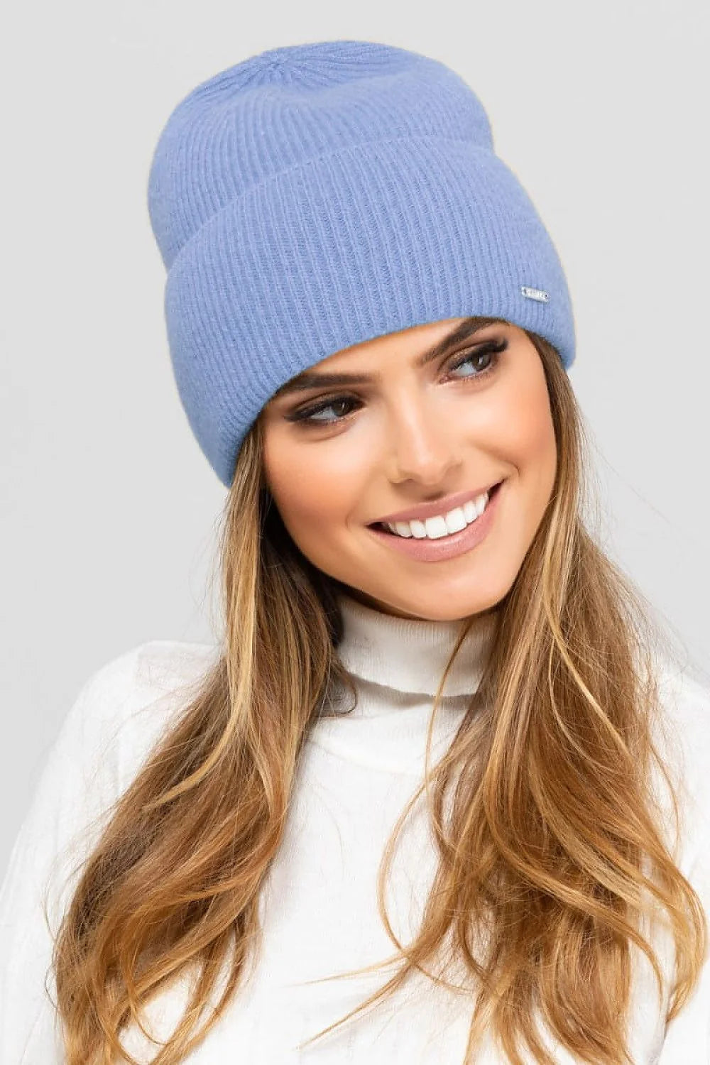 Bonnet en cachemire et laine pour femme bleu MODESTO design classique ajustement confortable style polyvalent Pologne
