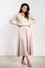 jupe satinée rose poudré midi taille haute coupe évasée tombé fluide brillant longueur mi mollet élégante intemporelle