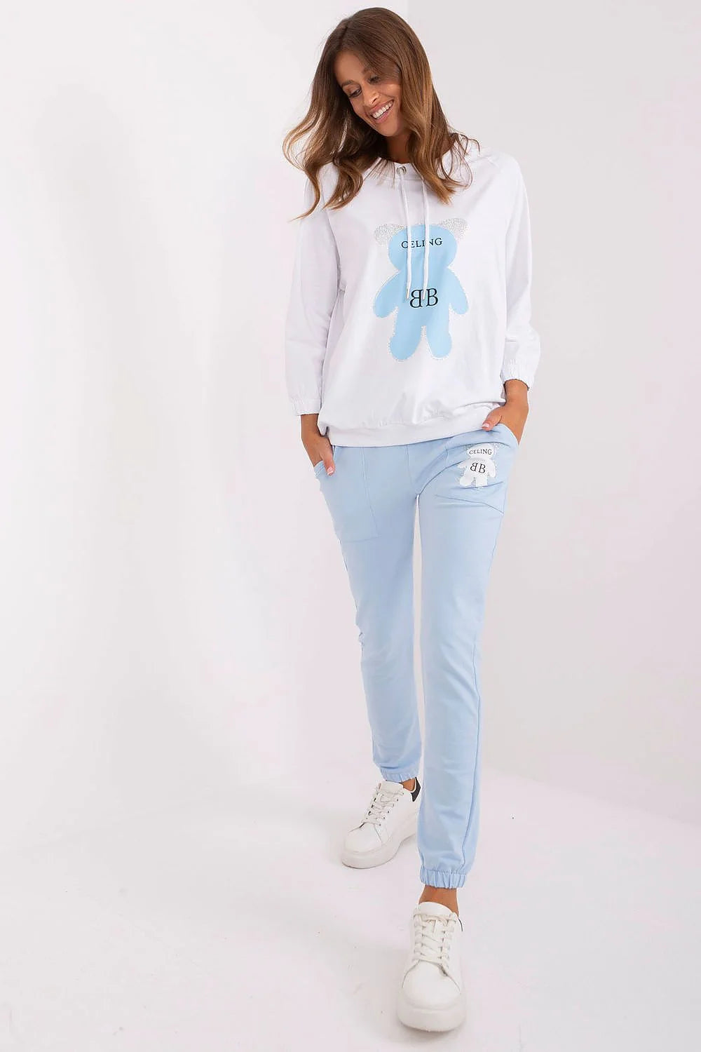 ensemble hoodie joggers femme décontracté moderne ludique nounours imprimé bleu pastel blanc coton stretch doux respirant ajusté confortable sportif élégant