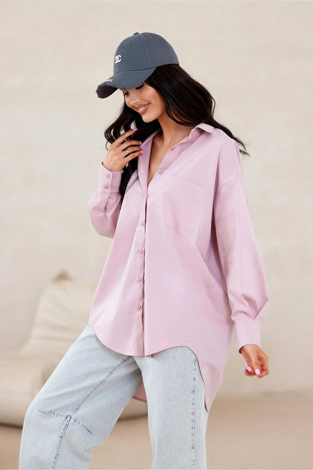 chemise manches longues oversize coupe asymétrique longline rose poudré tissu léger coton mélangé col classique poche poitrine poignets boutonnés ourlet