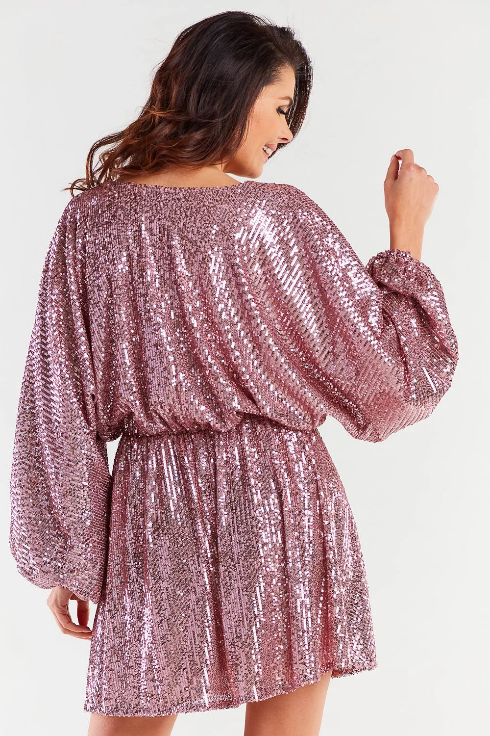 Robe de soirée élégante à paillettes rose métallisé manches longues bouffantes en V dos nu ajustée femme