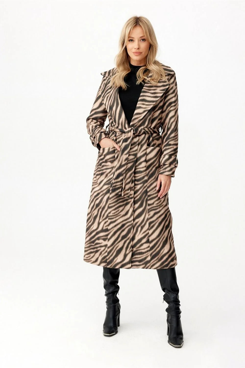 Manteau pour femme long zébré style animalier coupe droite ceinture intégrée col large manches longues