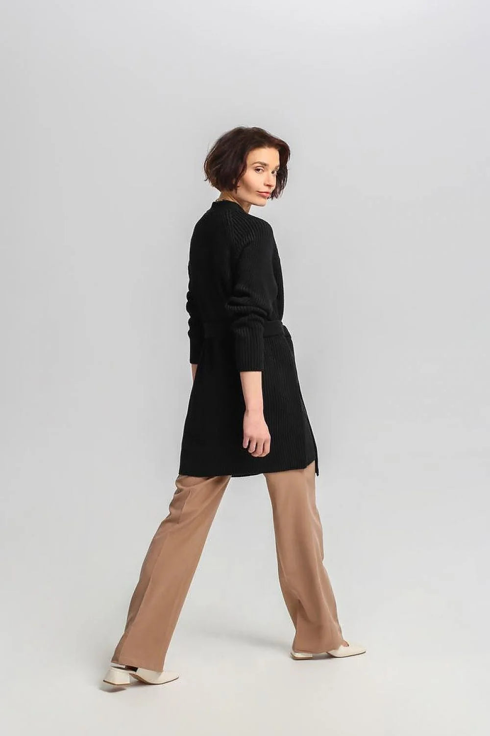 Cardigan long élégant pour femme avec manches longues, ceinture à nouer, poche latérale, tissu côtelé, style intemporel, tailles S/M et L/XL