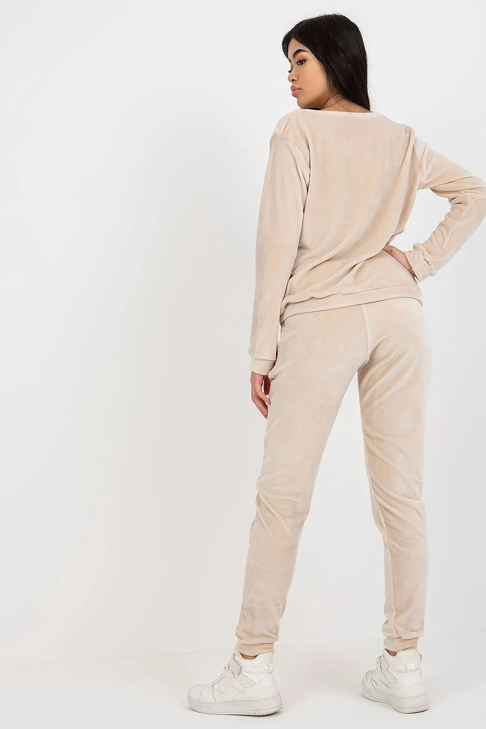 ensemble femme moderne velours oversize blouse pantalon manches longues coupe ample jogger fuselé taille élastique bas resserré beige