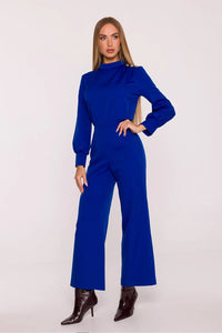 combinaison bleu cobalt élégante moderne intemporelle col montant manches longues poignets fendus boutons dorés épaule taille cintrée jambes larges cheville