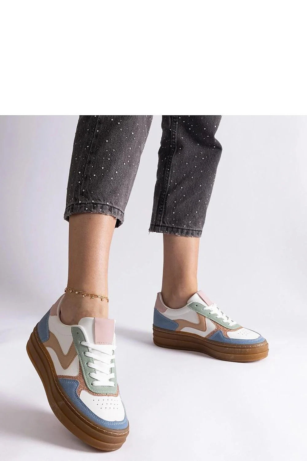 baskets femme basse mix cuir similicuir blanc empiècements pastel bleu menthe rose poudré beige semelle plateforme gum lacets