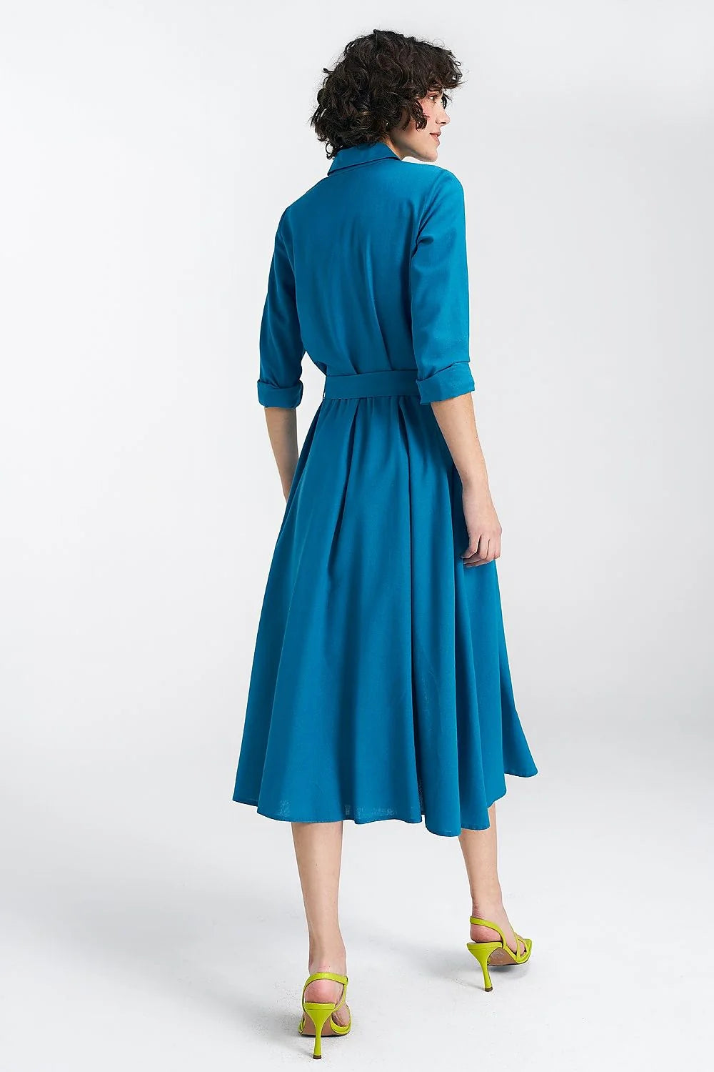 Robe chemise femme design élégant bleu turquoise vif manches longues boutons métalliques ceinture assortie