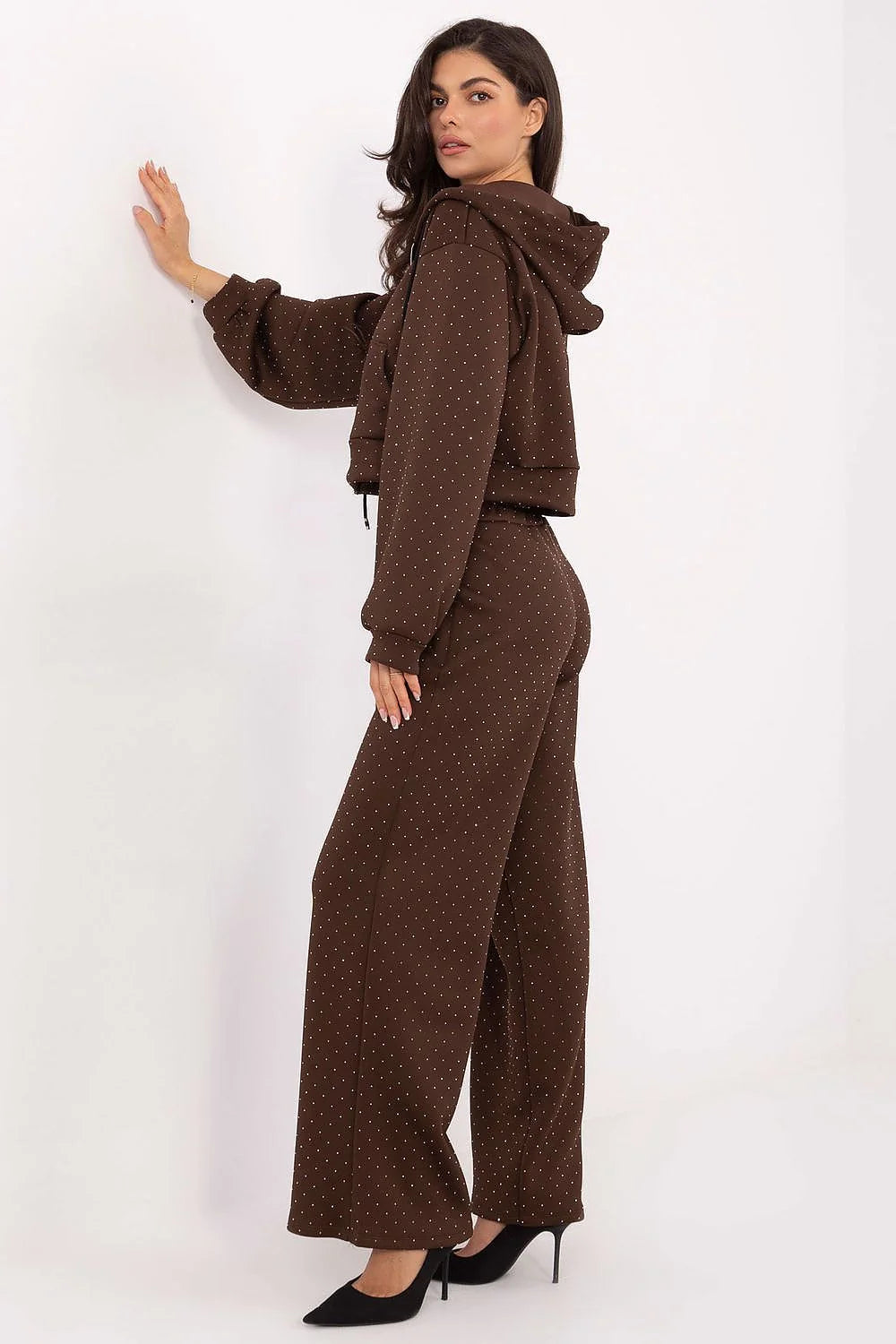 ensemble survêtement femme zippée capuche cordon strassée viscose polyester chocolat micropois blancs pantalon taille haute palazzo jambes larges poches discrètes