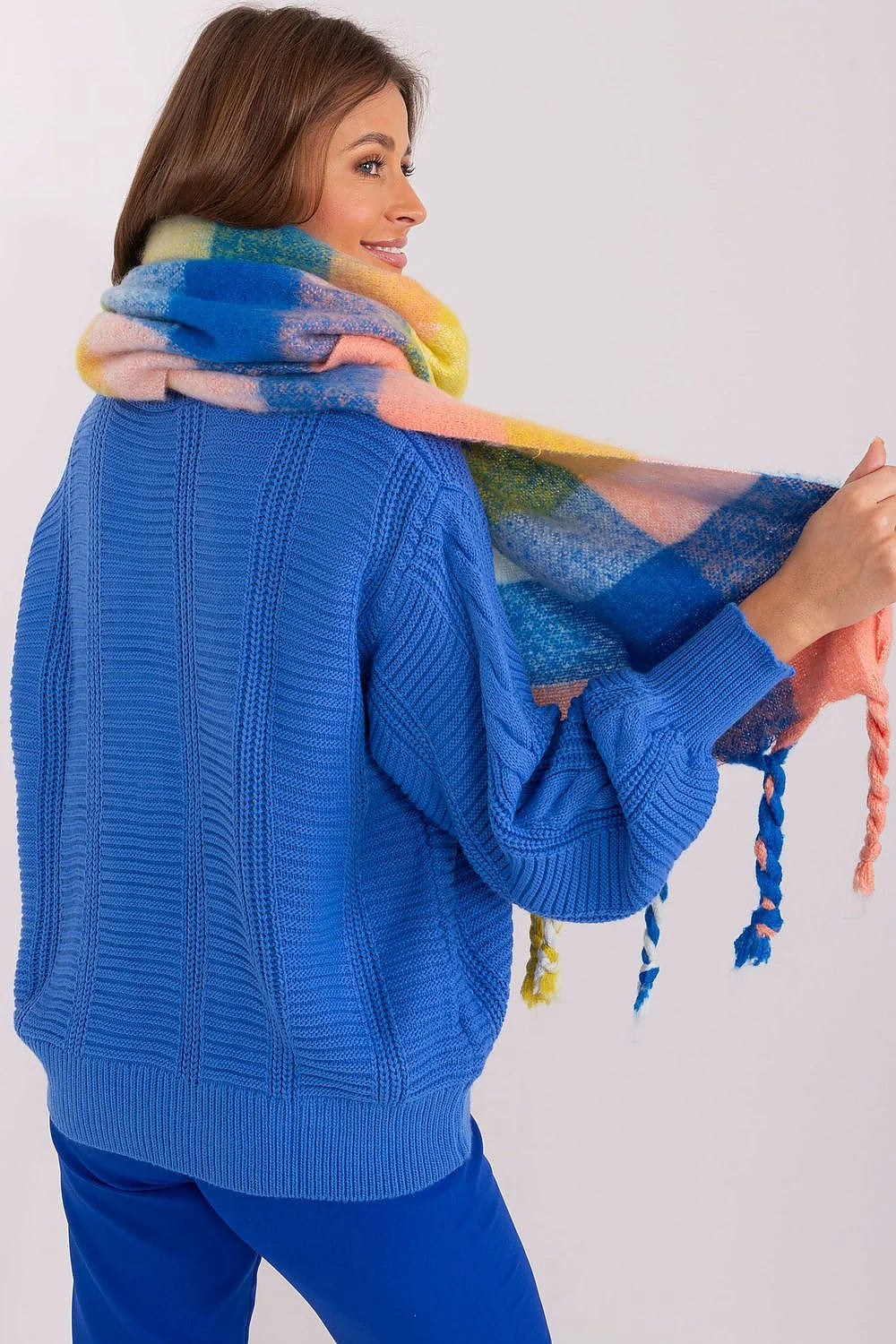 Écharpe longue colorée pour femme en tricot épais motif carreaux larges pompons torsadés style moderne hiver automne