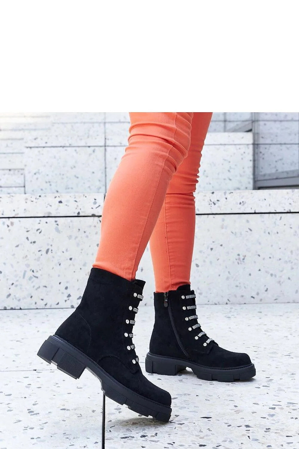 bottes femme suédine noire mi mollet urbain audacieux style combat semelle plateforme crantée caoutchouc lacets œillets zippée latérale talon carré