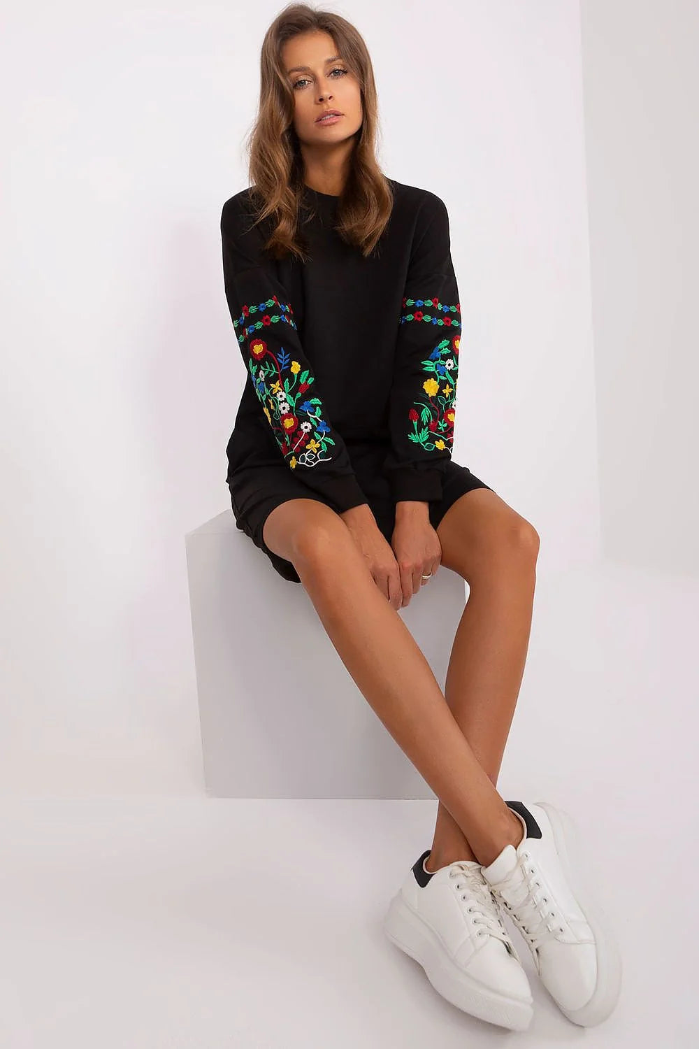 Robe de jour Rue Paris en coton élasthanne manches longues broderie florale multicolore poches latérales femme