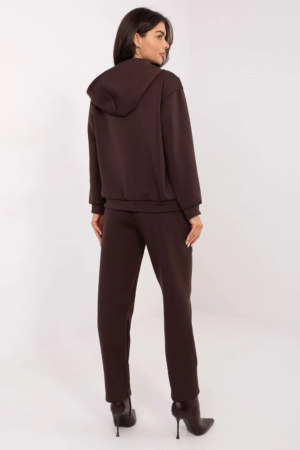 ensemble femme survêtement bomber matelassée chocolat satiné veste courte boxy poches poitrine bouton doré pantalon droit maille stretch taille haute