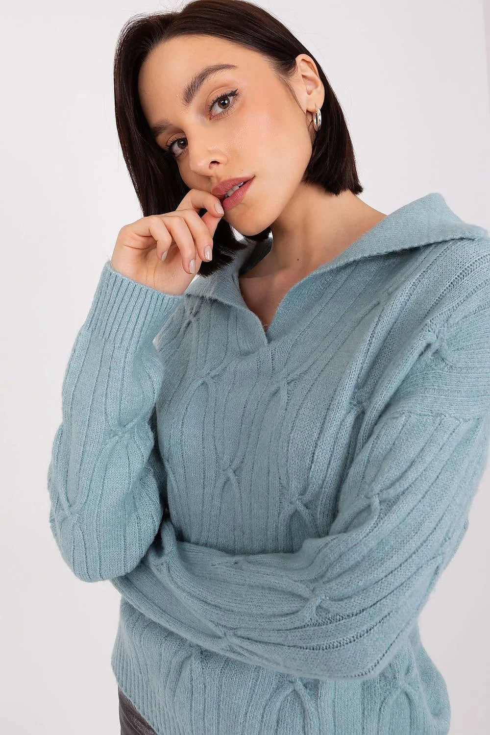 Pull féminin Chandail AT en bleu-gris doux maille torsadée manches longues col V côtelé ajusté polyvalent cool seasons