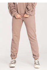 décontracté femme taupe sweatshirt molletonné manches froncées encolure ronde ample pantalon survêtement taille mi haute jambe fuselée bas resserré baskets