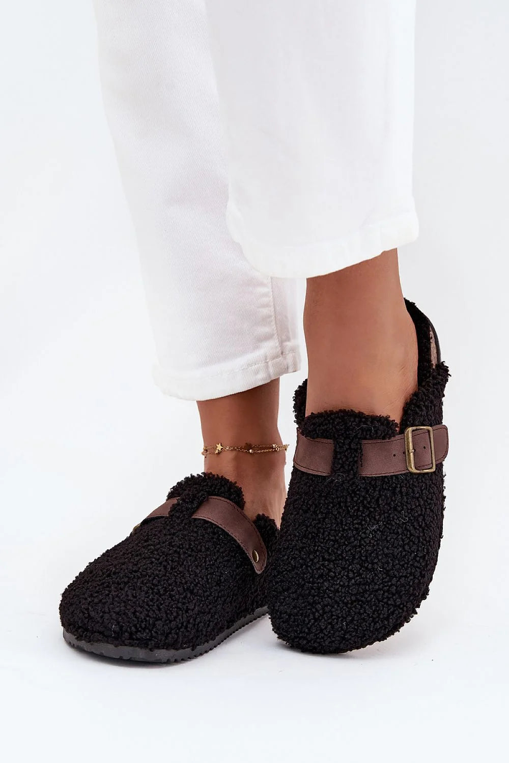 mules femme sabot fourrure mouton sherpa bouclé noir bout fermé talon ouvert bride réglable imitation cuir marron semelle caoutchouc antidérapante