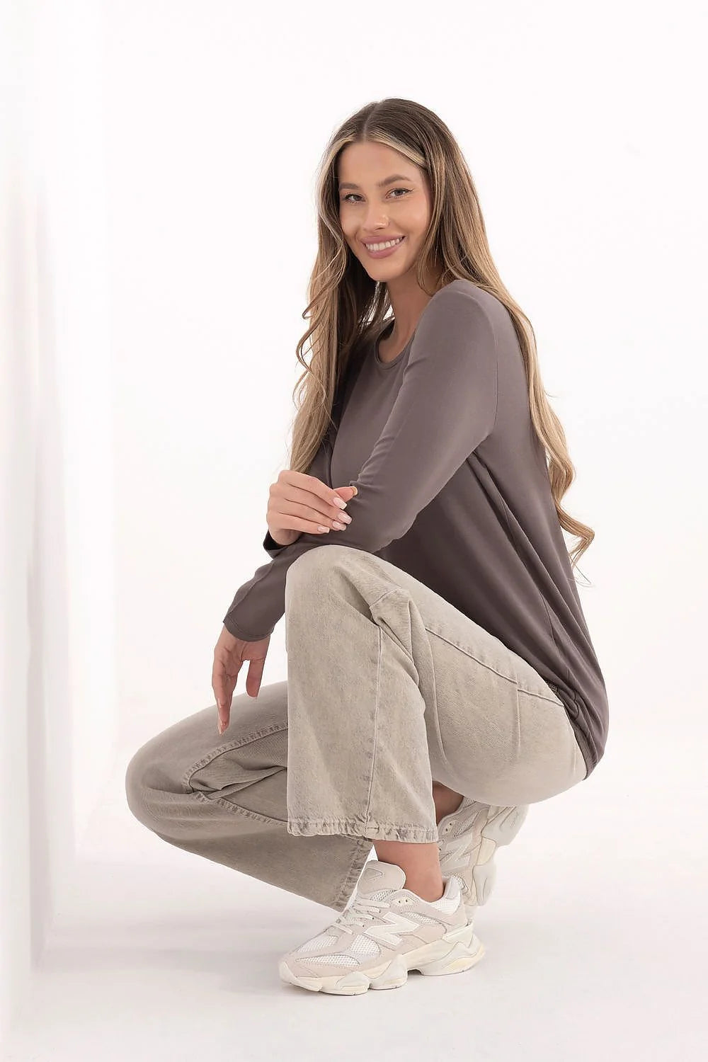 chemisier femme quotidien décontracté confortable modal élasthanne doux extensible ajusté col rond manches longues élastique bas minimaliste taupe