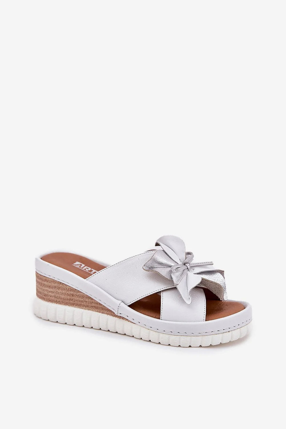 Sandales mules femmes design élégant contemporain simili cuir blanc nœud argenté talon compensé semelle corde tressée caoutchouc blanc cranté