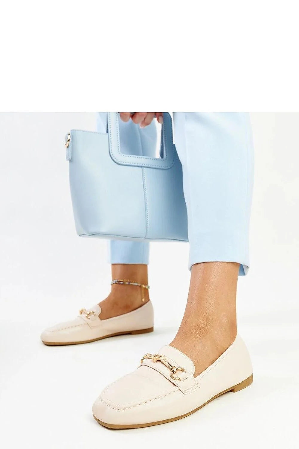 Mocassins pour femmes design moderne élégant couleur beige clair matériaux haute qualité confort durabilité