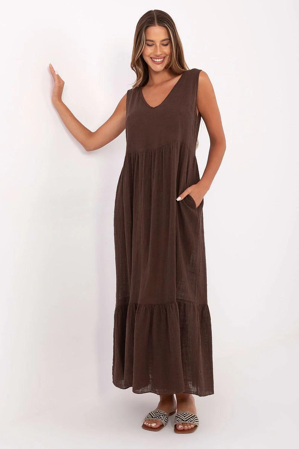 Robe de jour Och Bella longue sans manches décolleté en V jupe à volants coton naturel couleur marron chocolat femme