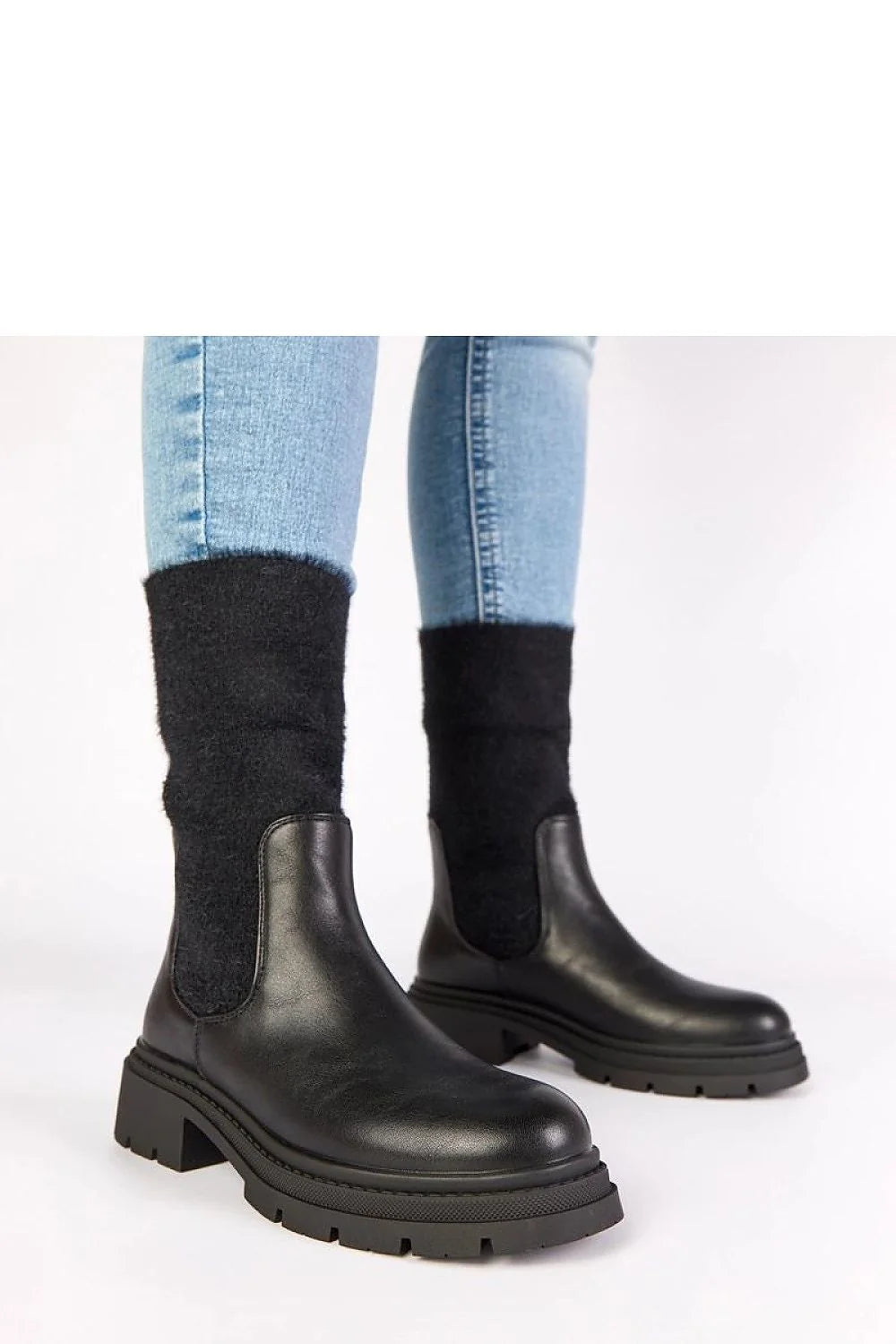 bottines noires élégantes féminines modernes confortables insert élastique cheville décoratives tige Evelyn Gemre semelle stable maintien automne hiver polyvalentes