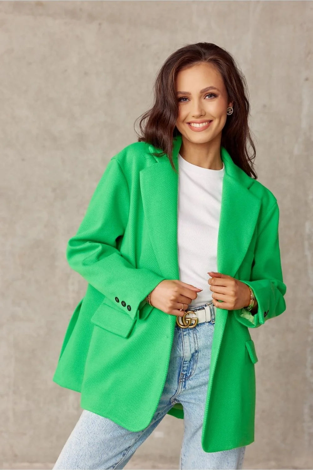 Veste blazer femme design moderne audacieux rose vif coupe oversize matériau haute qualité élégance contemporaine