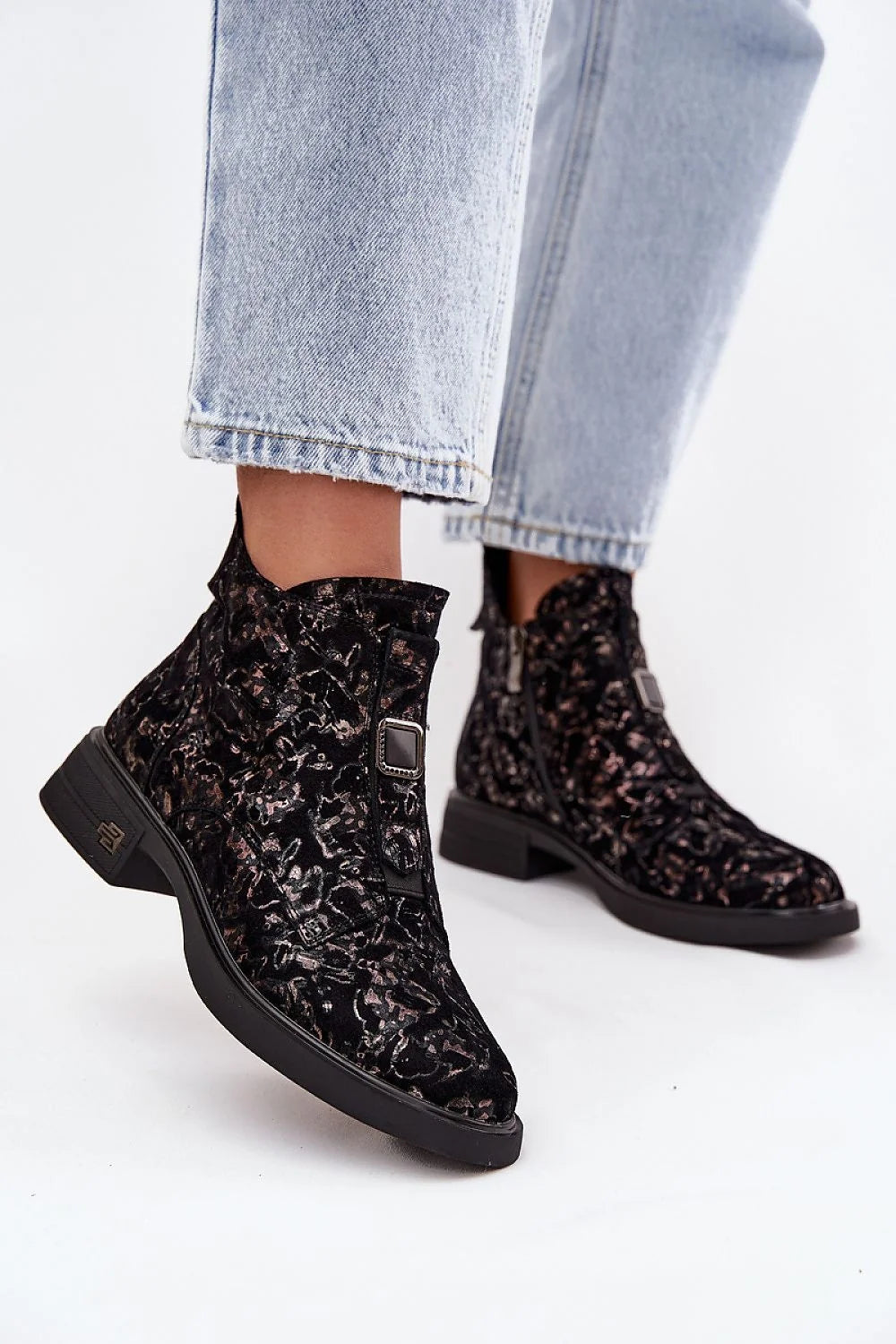 bottines femme daim suédé noir velours froissé métallisé rose bronze cheville bout pointu glissière latérale boucle carrée talon bas semelle