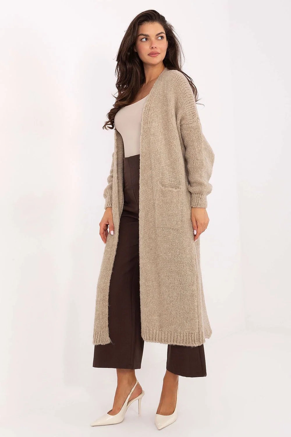 cardigan long femme duster maille duveteuse beige sable oversize mi mollet ouvert sans fermeture poches plaquées manches bouffantes finitions côtelées