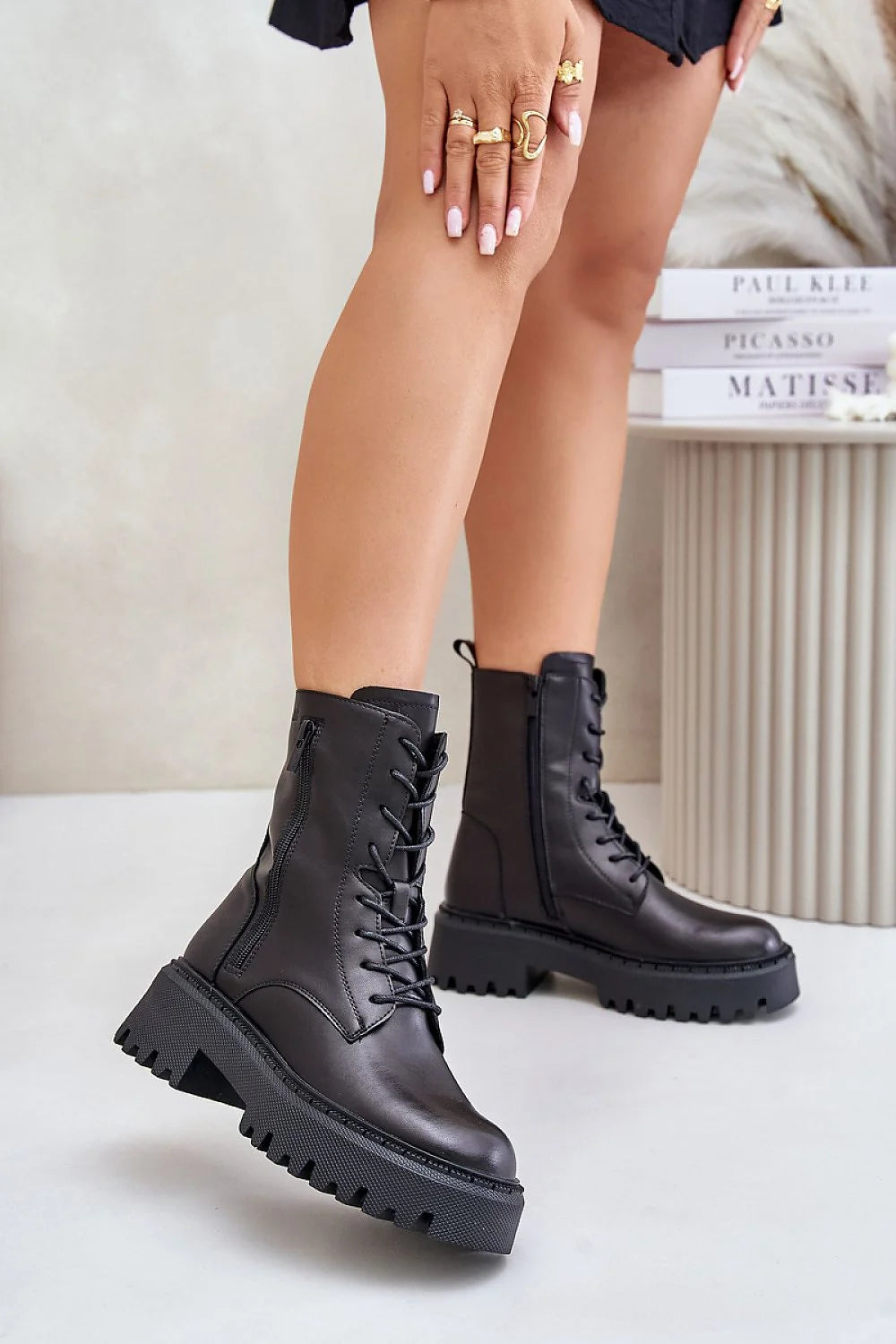 Bottines pour femmes robustes modernes à lacets en similicuir noir avec semelle épaisse et fermeture éclair latérale, idéales pour le quotidien