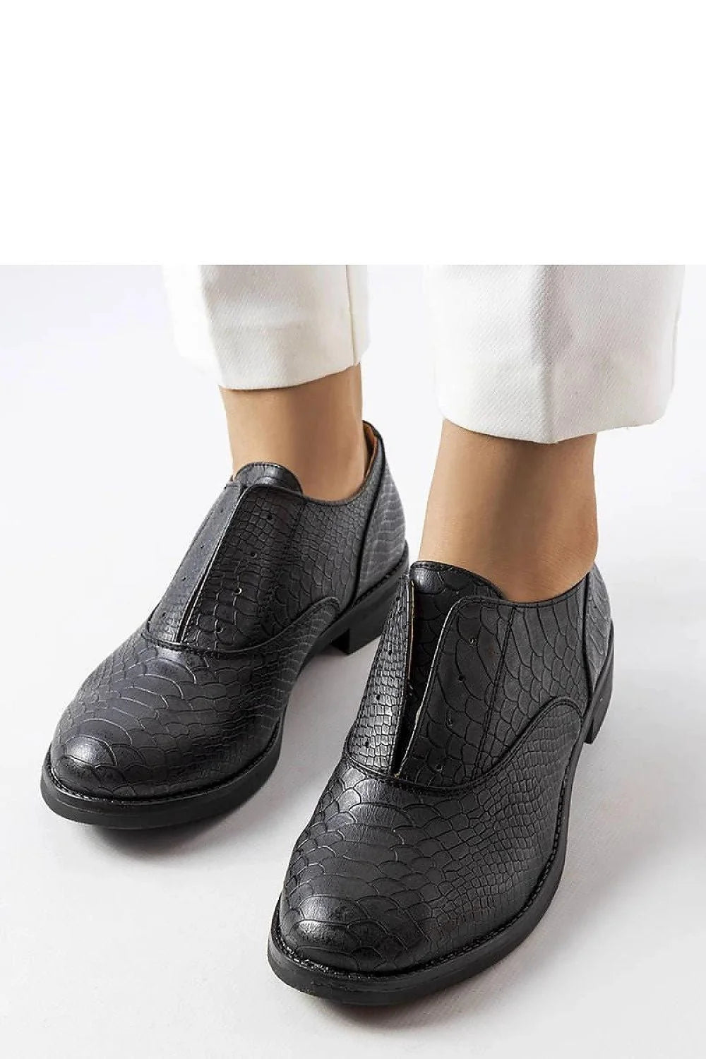 Chaussures basses femme Morel cuir simili texture reptile Derby élégance intemporelle noir ajusté confort talon plat semelle caoutchouc