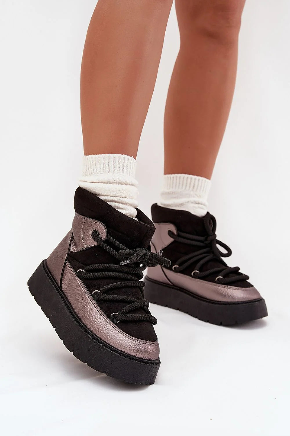 bottines neige femmes suédine écologique cuir synthétique plateforme 3cm semelle crantée noire empeigne métallisé rosebronze lacets épais col rembourré fourrure