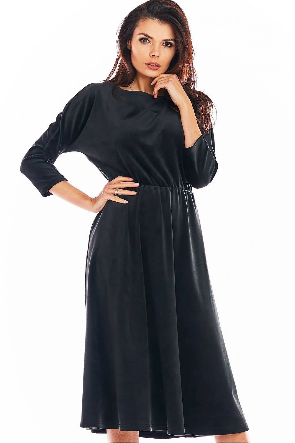 Robe élégante velours noir manches longues col rond soirée chic femme style intemporel