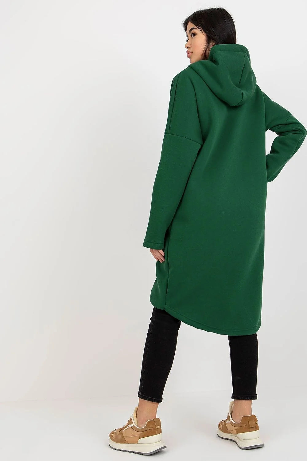Manteau pour femmes design moderne audacieux couleur fuchsia vif coupe oversize matériau structuré fonctionnalité confort