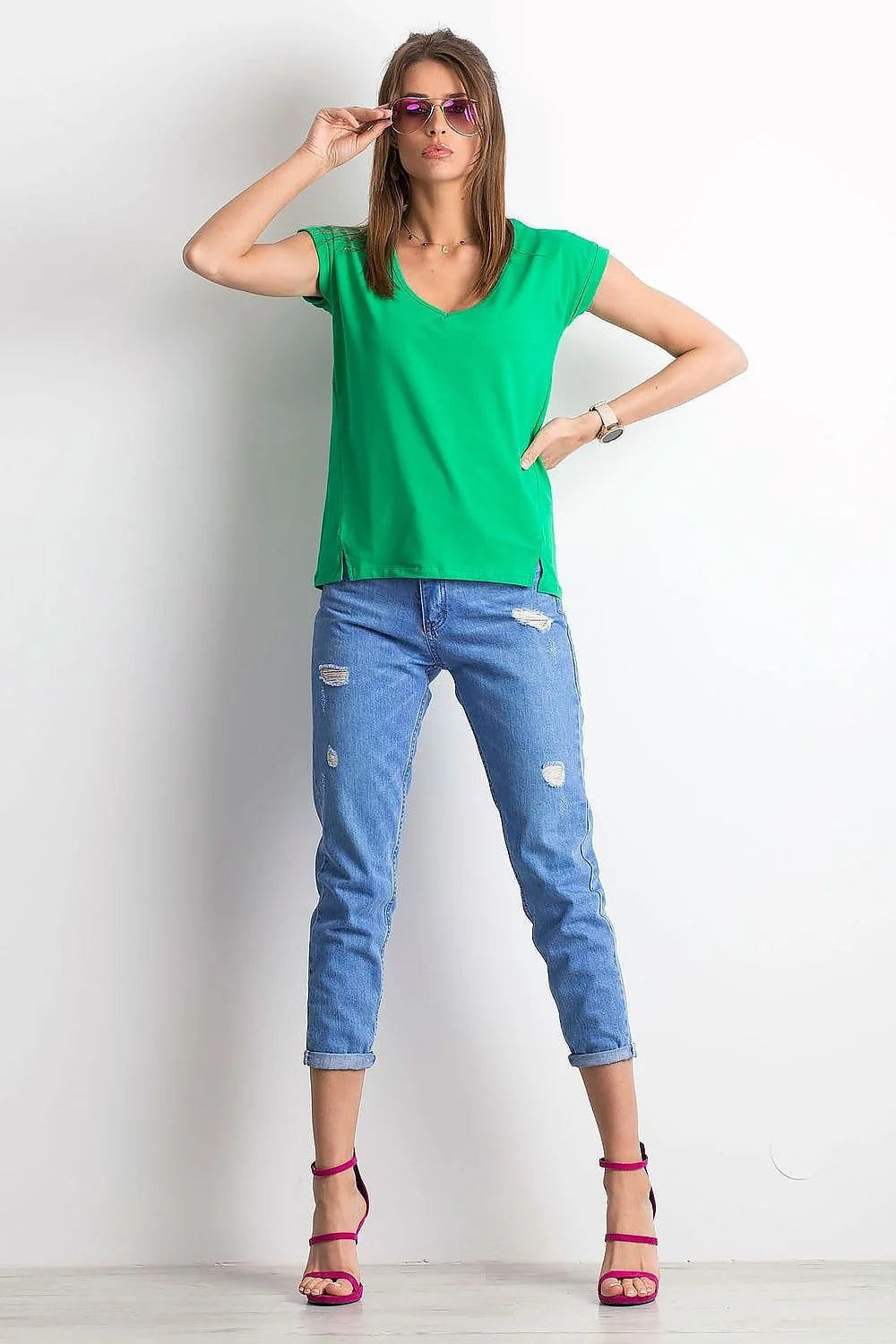 T-shirt femme style décontracté V-neck vert manches courtes coupe droite finitions élégantes matériau respirant