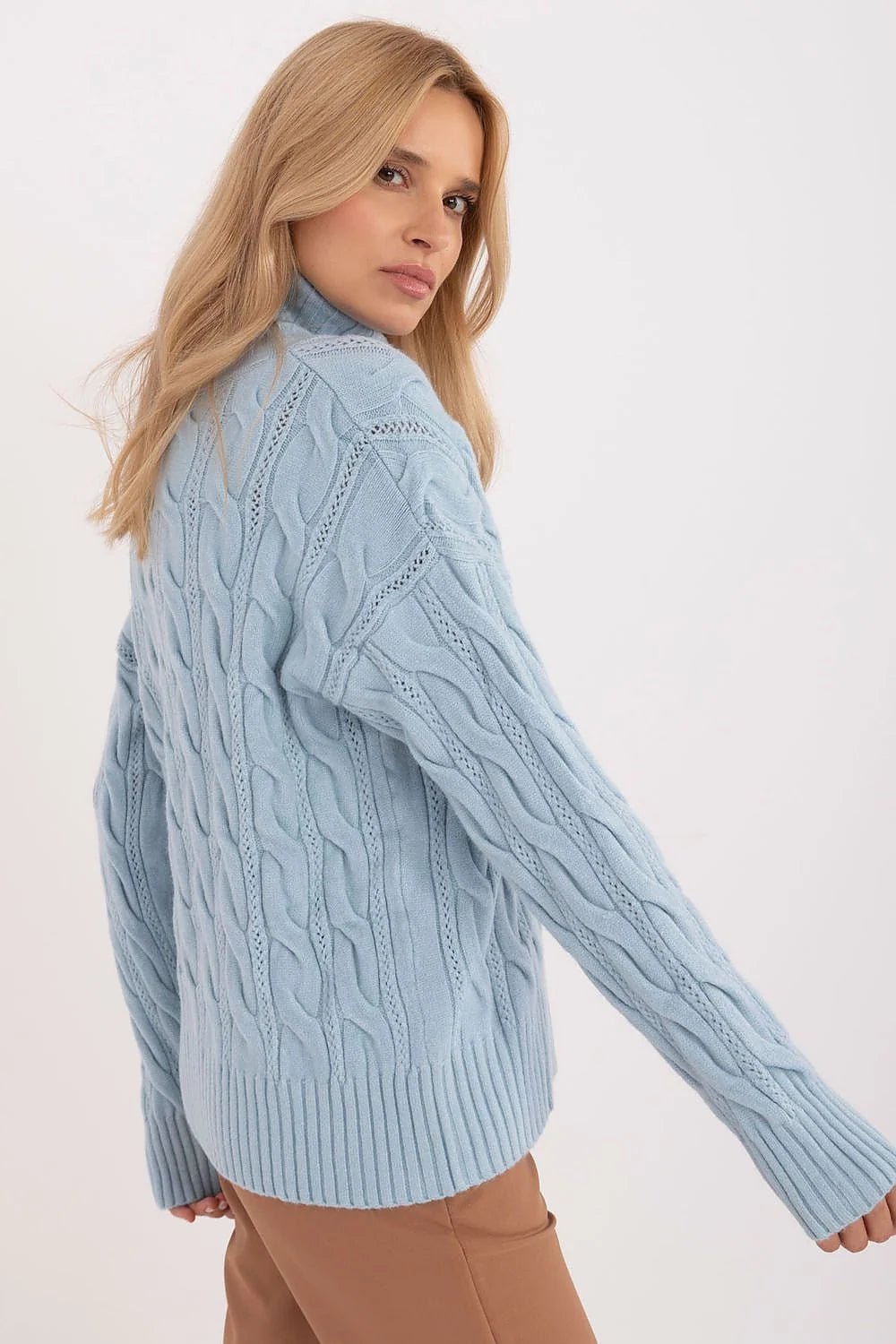 Pull à col roulé maille torsadée bleu clair femme matériau doux style intemporel confort hiver automne