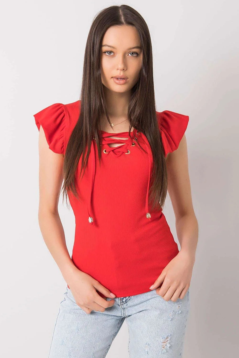 Chemisier Italie Moda en maille côtelée, col V lacé doré, manches courtes volantées, couleur rose poudré, coupe ajustée, féminin élégant, versatile femme