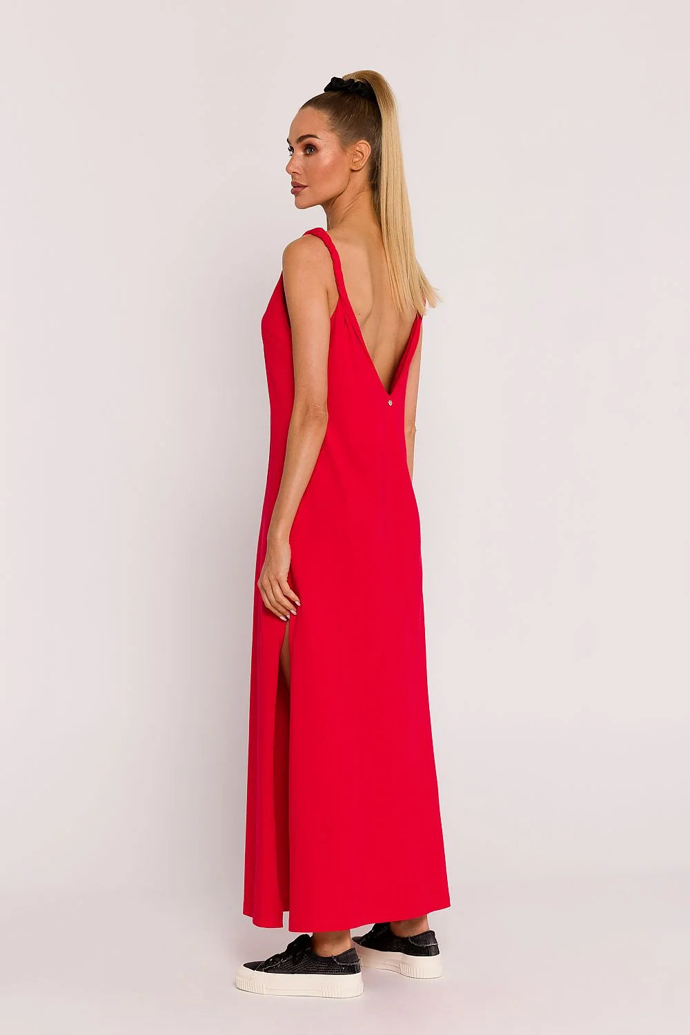 Robe de jour Moe longue sans manches en maille couleur rouge vif encolure en V fente latérale coupe ample femme