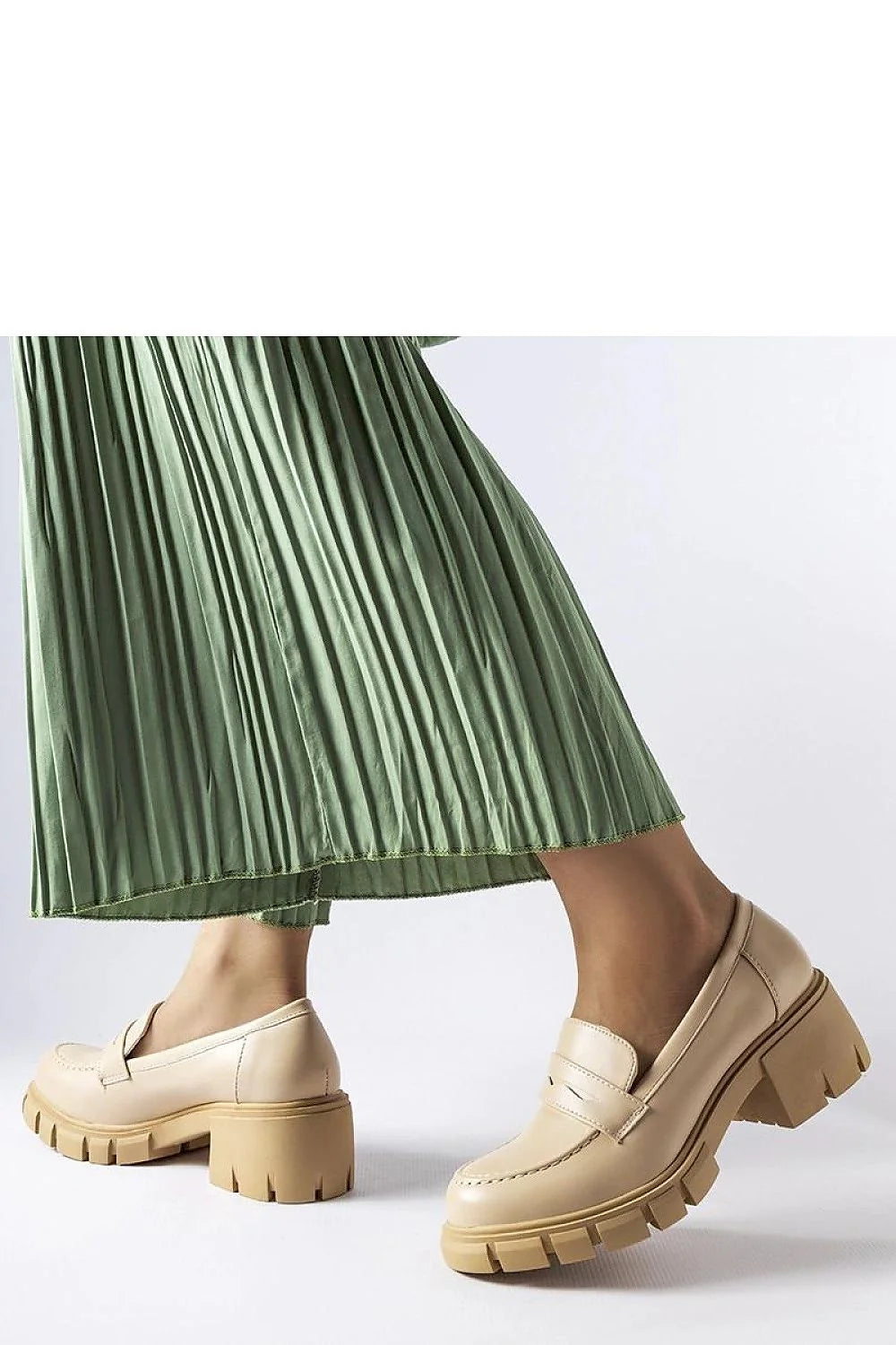 Moccasins Solea beige élégants modernes classiques à enfiler semelle épaisse talon épais résistantes durables femmes