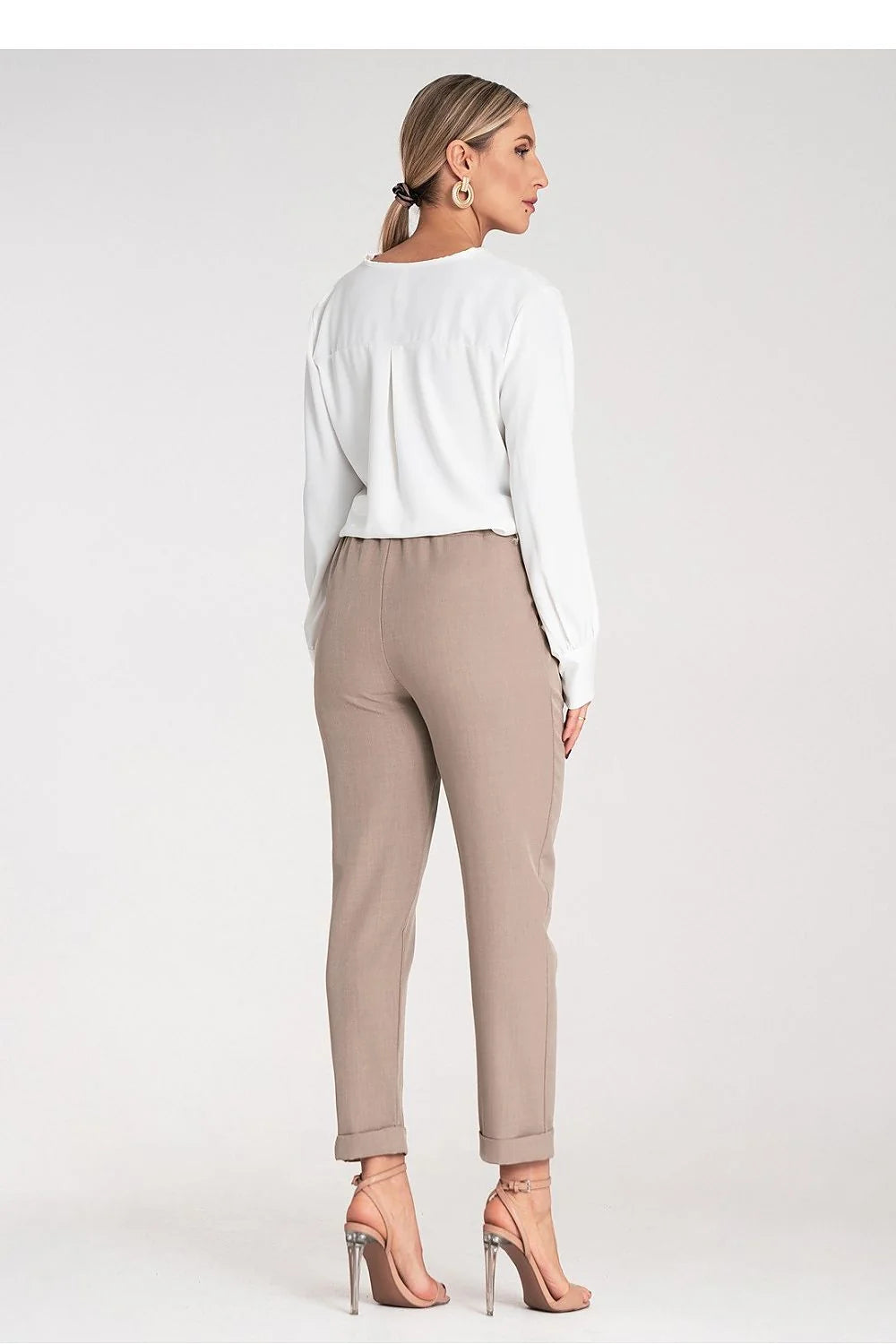 pantalon femme coupe ajustée ourlet retroussé taille haute ceinture élastique polyester elasthanne poches latérales fuselé confortable élégant moderne