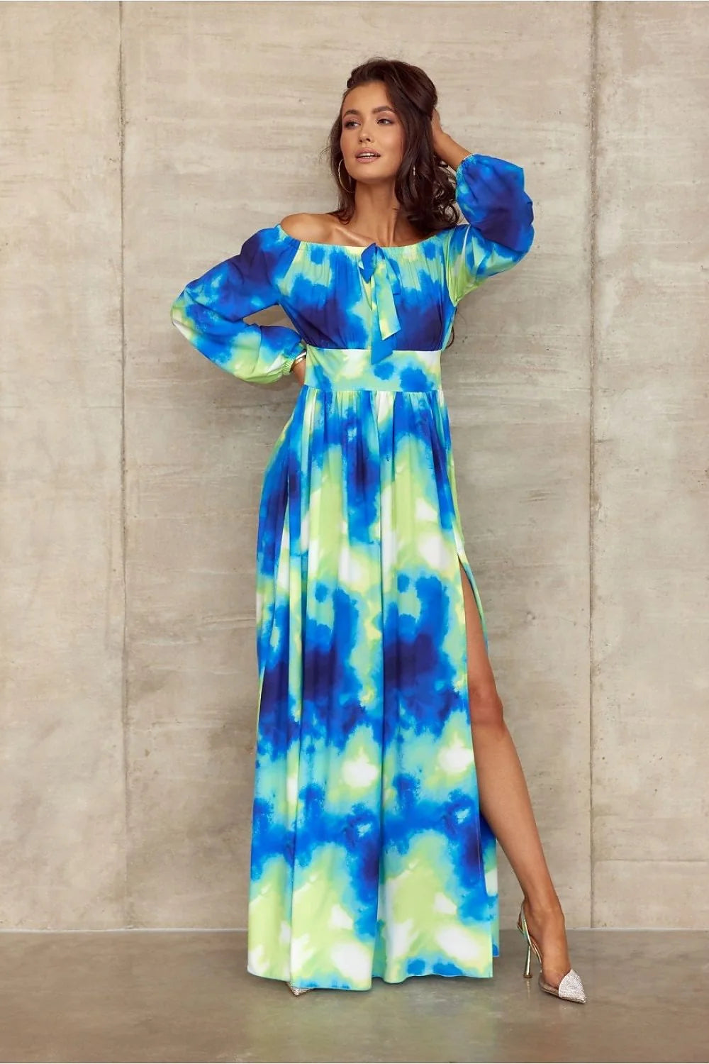 Élégante robe longue bohème tie-dye manches ballon encolure carmen découpe jambes ceinture intégrée femmes