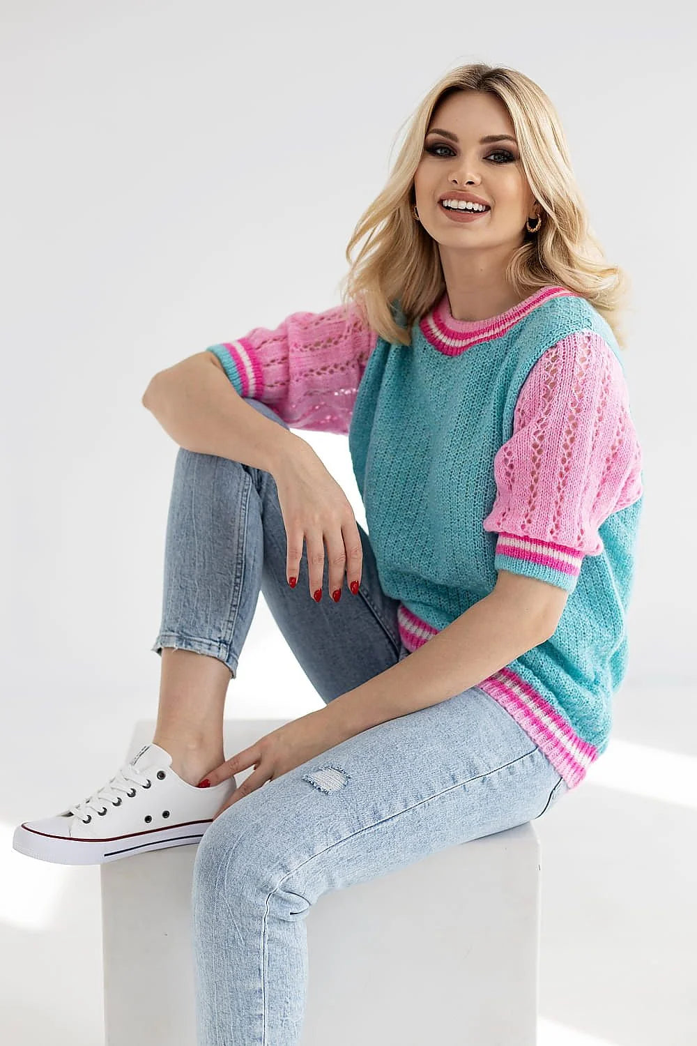 pull été femme vibrant turquoise rose pastel manches courtes ajourées bouffantes maille légère tricotée col rond bords côtelés rayés décontracté