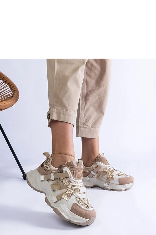 Baskets design moderne audacieux pour femmes coupe montante matériaux luxueux confort maximal style urbain sneakers tendance