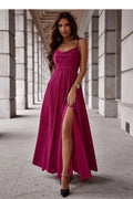 Robe longue soirée élégante rose framboise décolleté cœur bretelles fines taille cintrée fente haute escarpins noirs