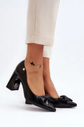 escarpins femme cuir noir bout pointu talon bloc moyen verni nœud décoratif métal doré bracelet cheville papillon rétro chic