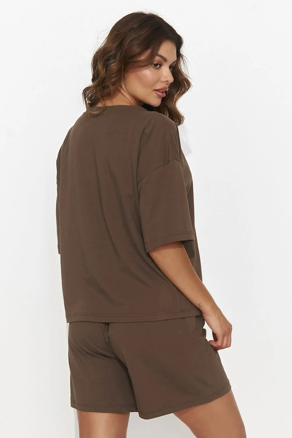 Ensemble féminin maille fine confort chemisier encolure cœur manches évasées short amples poches latérales couleur marron