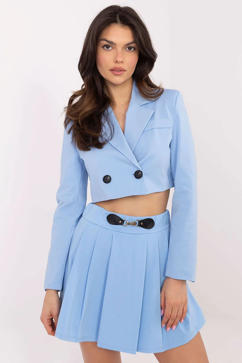 Ensemble femme blazer court jupe haute bleu clair style moderne double boutons coupe élégante occasion semi-formelle