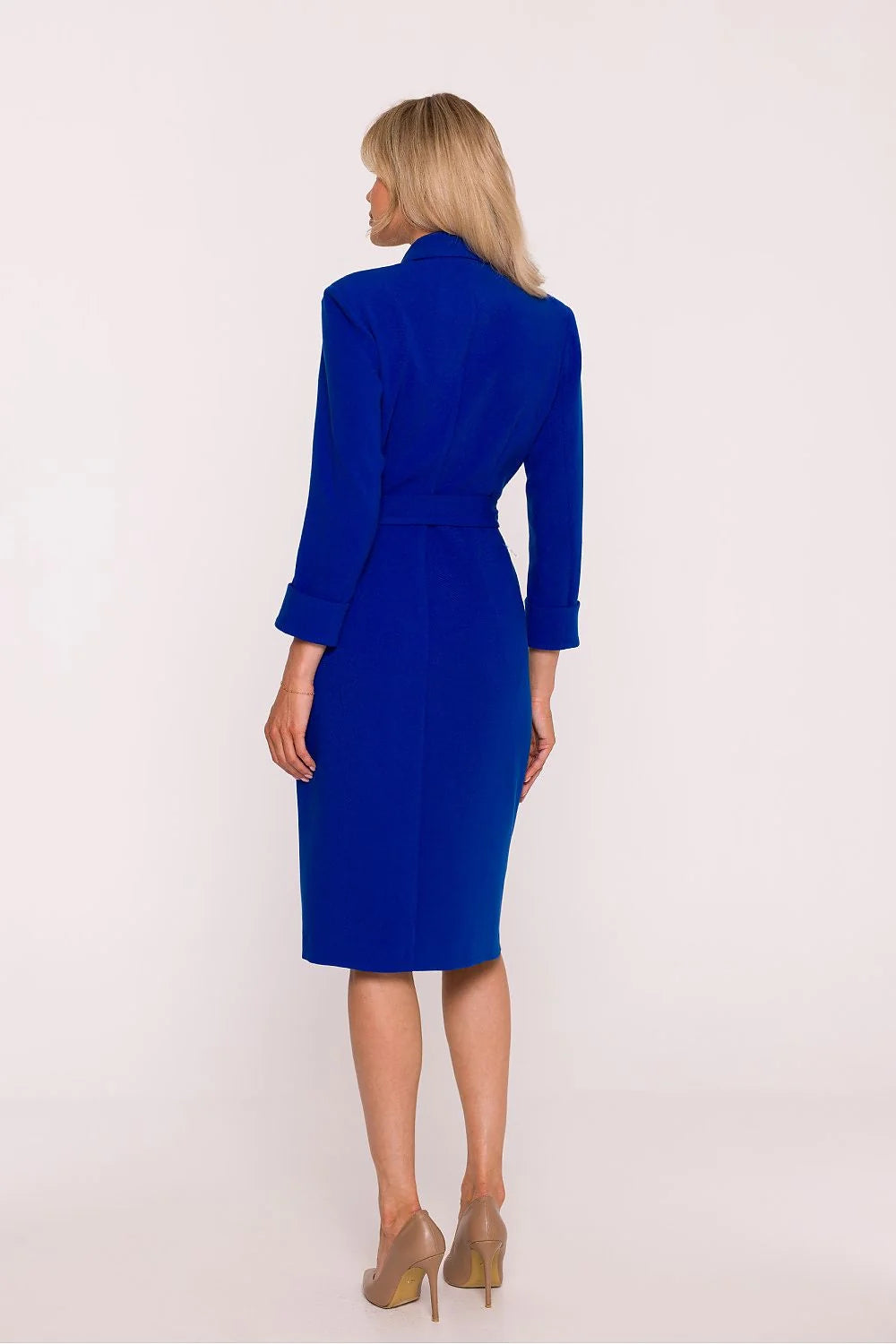 robe portefeuille élégante bleu cobalt crêpe structuré col V revers manches trois quarts poignets retroussés ceinture nouée ajustée