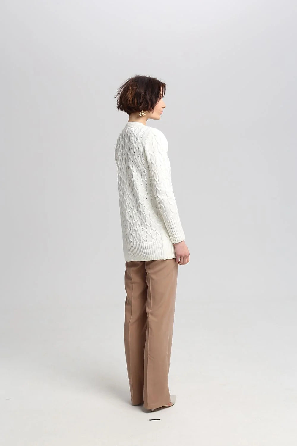 ensemble cardigan pantalon torsades longue mi cuisse laine acrylique blanc crème beige femme élégant taille haute coupe droite plis marqués